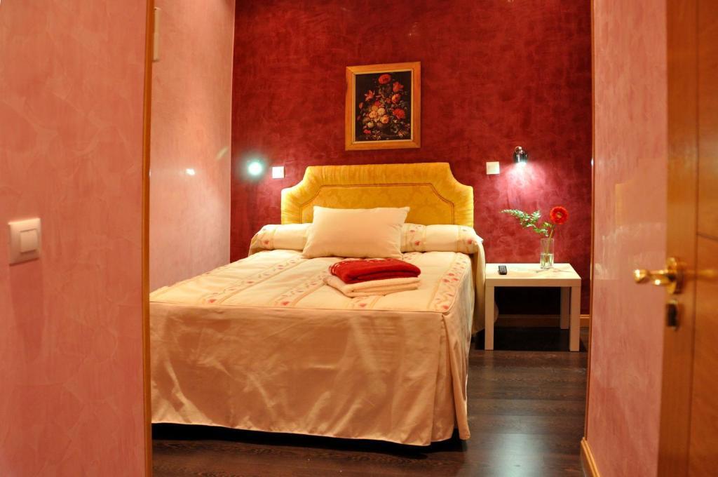 Far Home Plaza Mayor Madrid Exteriér fotografie