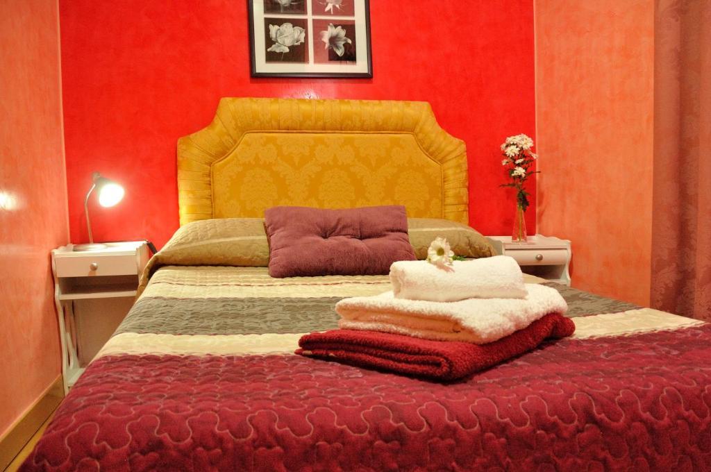 Far Home Plaza Mayor Madrid Pokoj fotografie