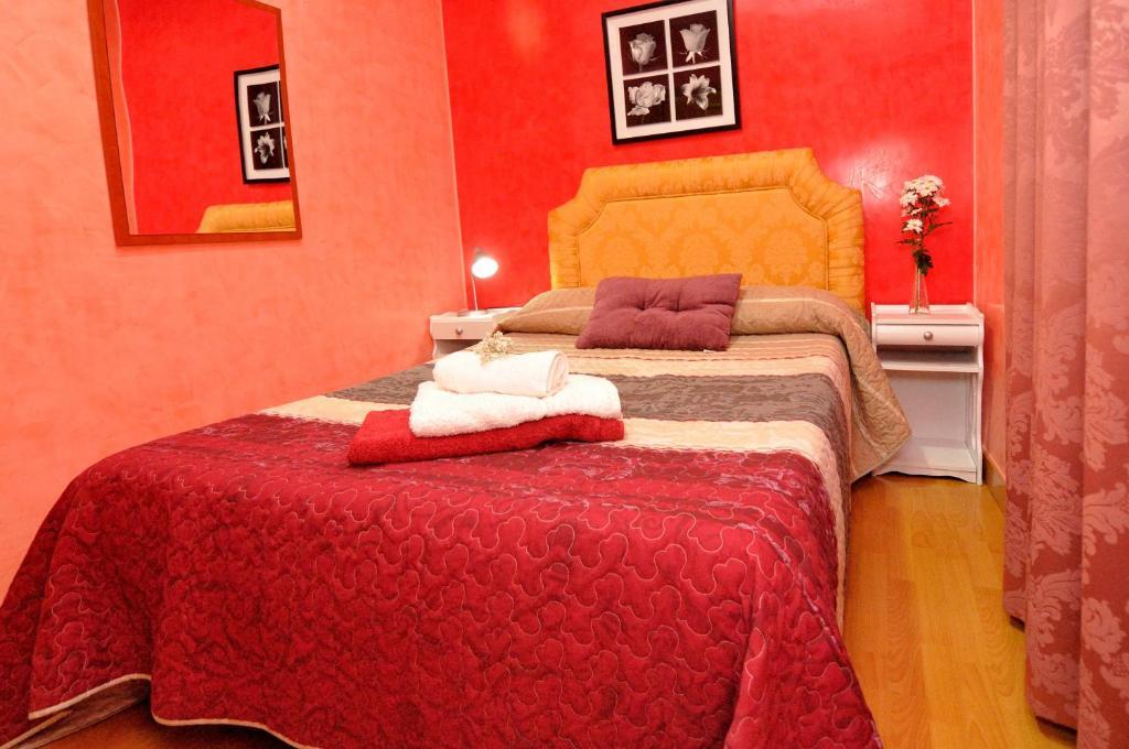 Far Home Plaza Mayor Madrid Pokoj fotografie