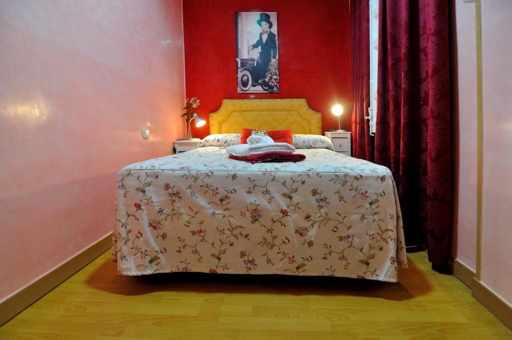 Far Home Plaza Mayor Madrid Pokoj fotografie