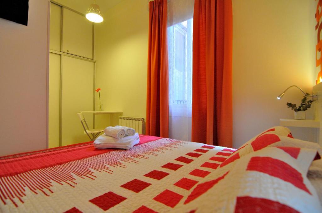 Far Home Plaza Mayor Madrid Pokoj fotografie