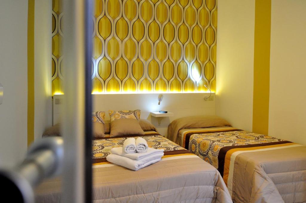 Far Home Plaza Mayor Madrid Pokoj fotografie
